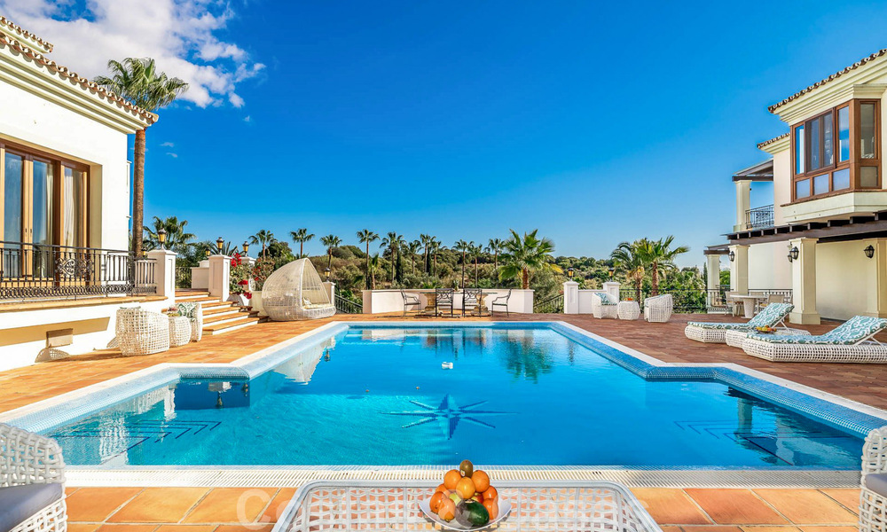 Vente d'une propriété majestueuse et royale avec des logements pour invités et une intimité totale, entourée de terrains de golf à Benahavis - Marbella 39001