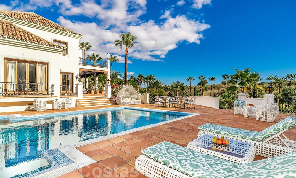 Vente d'une propriété majestueuse et royale avec des logements pour invités et une intimité totale, entourée de terrains de golf à Benahavis - Marbella 39002