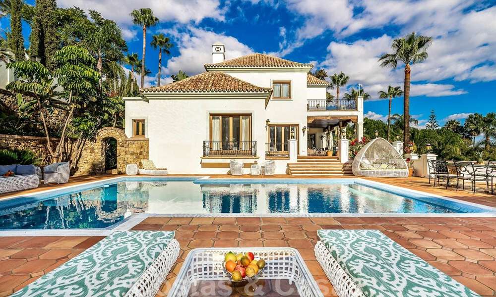 Vente d'une propriété majestueuse et royale avec des logements pour invités et une intimité totale, entourée de terrains de golf à Benahavis - Marbella 39003