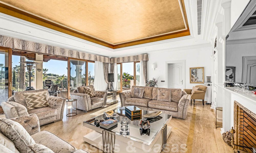Vente d'une propriété majestueuse et royale avec des logements pour invités et une intimité totale, entourée de terrains de golf à Benahavis - Marbella 39009