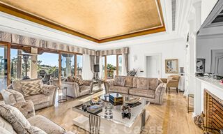 Vente d'une propriété majestueuse et royale avec des logements pour invités et une intimité totale, entourée de terrains de golf à Benahavis - Marbella 39009 