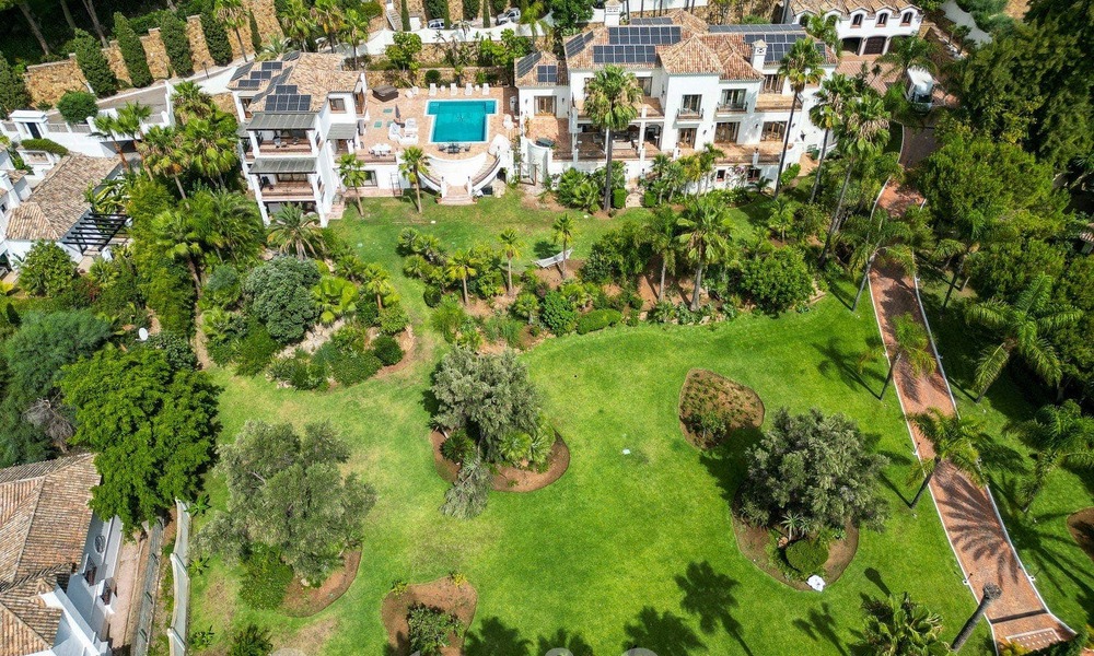 Vente d'une propriété majestueuse et royale avec des logements pour invités et une intimité totale, entourée de terrains de golf à Benahavis - Marbella 55923
