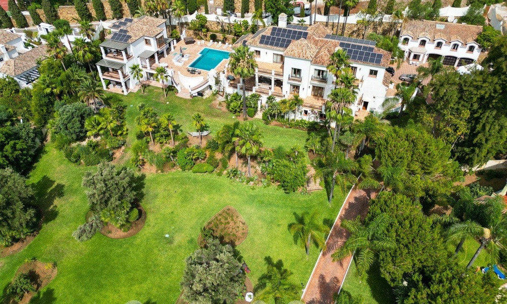 Vente d'une propriété majestueuse et royale avec des logements pour invités et une intimité totale, entourée de terrains de golf à Benahavis - Marbella 55924
