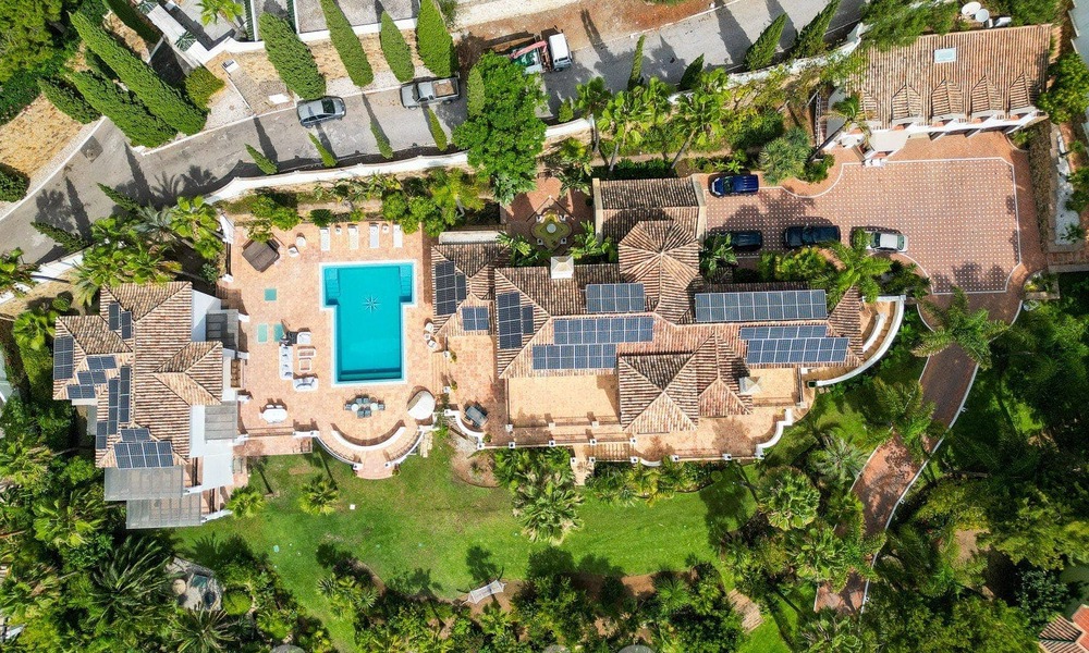 Vente d'une propriété majestueuse et royale avec des logements pour invités et une intimité totale, entourée de terrains de golf à Benahavis - Marbella 55925