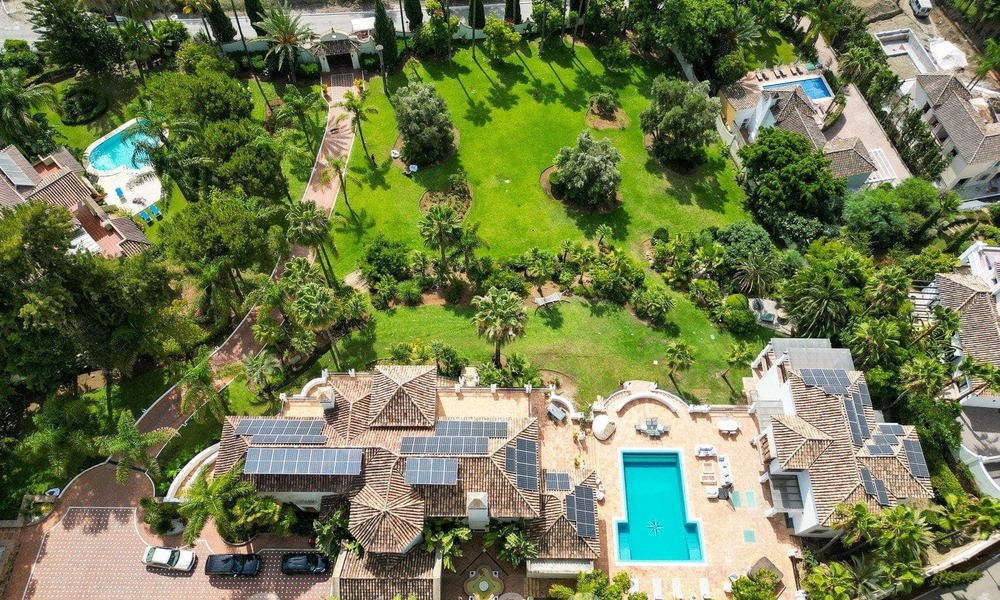 Vente d'une propriété majestueuse et royale avec des logements pour invités et une intimité totale, entourée de terrains de golf à Benahavis - Marbella 55928