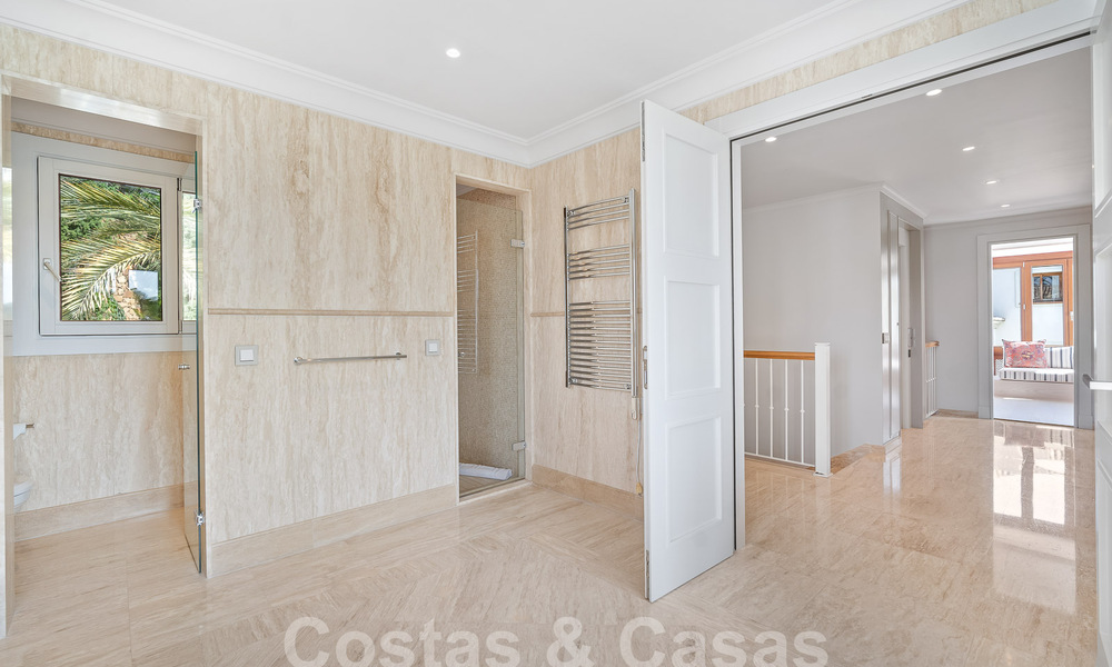 Vente d'une propriété majestueuse et royale avec des logements pour invités et une intimité totale, entourée de terrains de golf à Benahavis - Marbella 55951