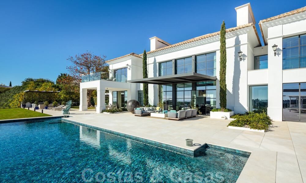 Prestigieuse villa méditerranéenne contemporaine à vendre, en première ligne du golf dans une resort de cinq étoiles à Benahavis - Marbella 39012