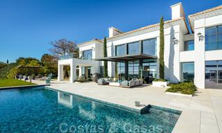 Prestigieuse villa méditerranéenne contemporaine à vendre, en première ligne du golf dans une resort de cinq étoiles à Benahavis - Marbella 39012 