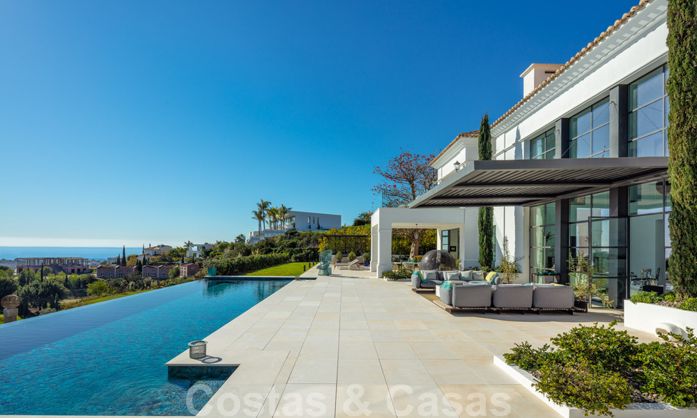 Prestigieuse villa méditerranéenne contemporaine à vendre, en première ligne du golf dans une resort de cinq étoiles à Benahavis - Marbella 39014