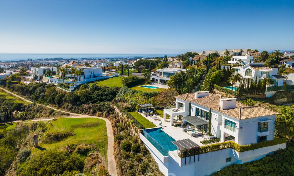 Prestigieuse villa méditerranéenne contemporaine à vendre, en première ligne du golf dans une resort de cinq étoiles à Benahavis - Marbella 39016