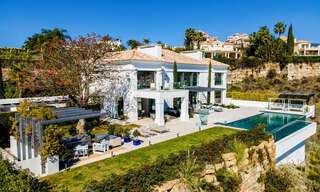 Prestigieuse villa méditerranéenne contemporaine à vendre, en première ligne du golf dans une resort de cinq étoiles à Benahavis - Marbella 39018 