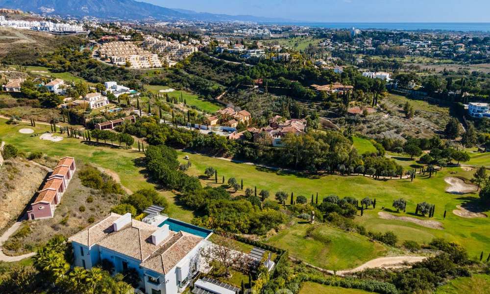 Prestigieuse villa méditerranéenne contemporaine à vendre, en première ligne du golf dans une resort de cinq étoiles à Benahavis - Marbella 39020