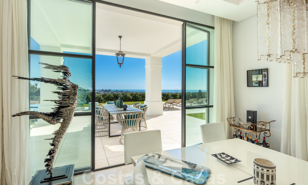 Prestigieuse villa méditerranéenne contemporaine à vendre, en première ligne du golf dans une resort de cinq étoiles à Benahavis - Marbella 39025