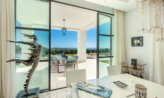 Prestigieuse villa méditerranéenne contemporaine à vendre, en première ligne du golf dans une resort de cinq étoiles à Benahavis - Marbella 39025 
