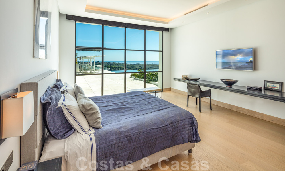 Prestigieuse villa méditerranéenne contemporaine à vendre, en première ligne du golf dans une resort de cinq étoiles à Benahavis - Marbella 39026