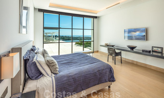 Prestigieuse villa méditerranéenne contemporaine à vendre, en première ligne du golf dans une resort de cinq étoiles à Benahavis - Marbella 39026 