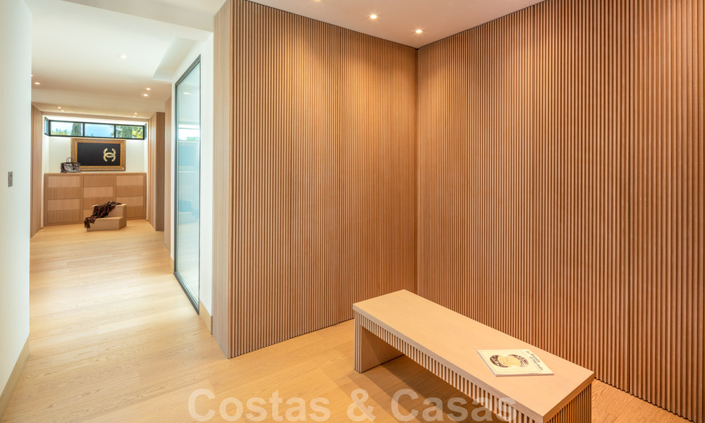 Prestigieuse villa méditerranéenne contemporaine à vendre, en première ligne du golf dans une resort de cinq étoiles à Benahavis - Marbella 39030