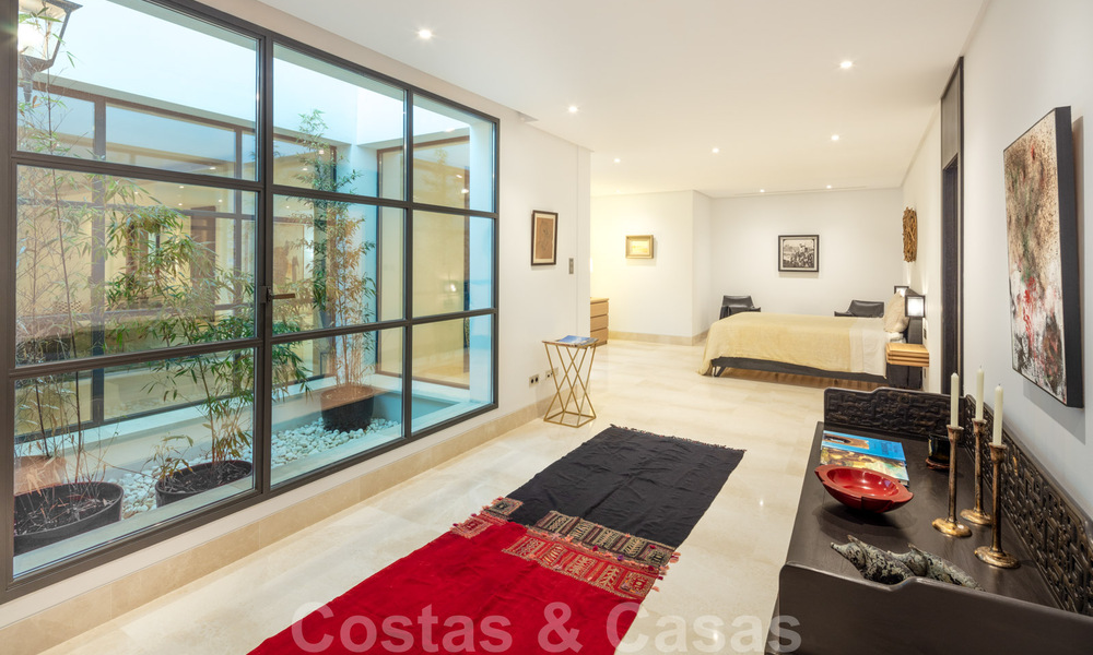 Prestigieuse villa méditerranéenne contemporaine à vendre, en première ligne du golf dans une resort de cinq étoiles à Benahavis - Marbella 39034