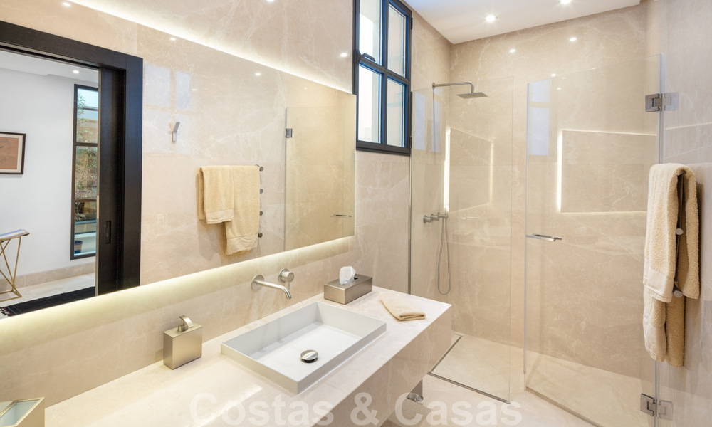 Prestigieuse villa méditerranéenne contemporaine à vendre, en première ligne du golf dans une resort de cinq étoiles à Benahavis - Marbella 39035