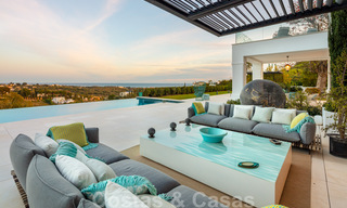 Prestigieuse villa méditerranéenne contemporaine à vendre, en première ligne du golf dans une resort de cinq étoiles à Benahavis - Marbella 39040 