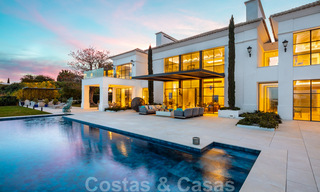 Prestigieuse villa méditerranéenne contemporaine à vendre, en première ligne du golf dans une resort de cinq étoiles à Benahavis - Marbella 39042 