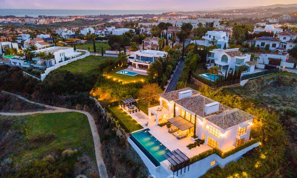 Prestigieuse villa méditerranéenne contemporaine à vendre, en première ligne du golf dans une resort de cinq étoiles à Benahavis - Marbella 39044