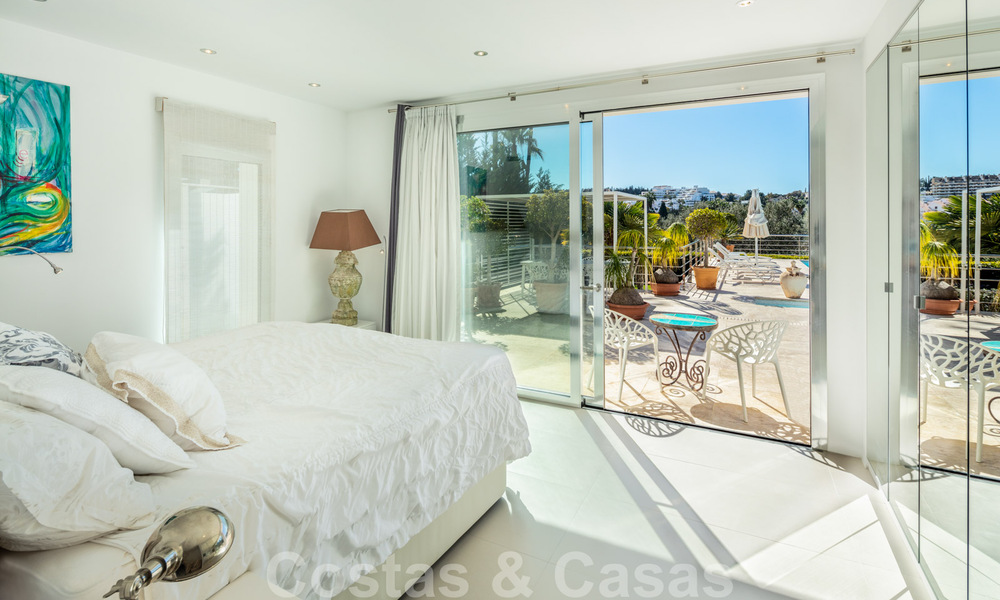 Villa de luxe contemporaine, très bien située, à vendre dans un quartier résidentiel sécurisé, au bord du golf de Las Brisas, à Nueva Andalucia, Marbella 39047