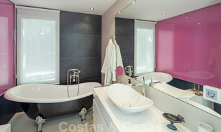 Villa de luxe contemporaine, très bien située, à vendre dans un quartier résidentiel sécurisé, au bord du golf de Las Brisas, à Nueva Andalucia, Marbella 39048 