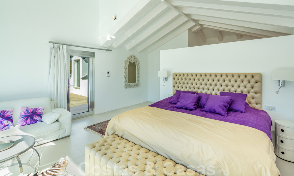 Villa de luxe contemporaine, très bien située, à vendre dans un quartier résidentiel sécurisé, au bord du golf de Las Brisas, à Nueva Andalucia, Marbella 39051