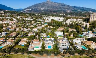 Villa de luxe contemporaine, très bien située, à vendre dans un quartier résidentiel sécurisé, au bord du golf de Las Brisas, à Nueva Andalucia, Marbella 39052 