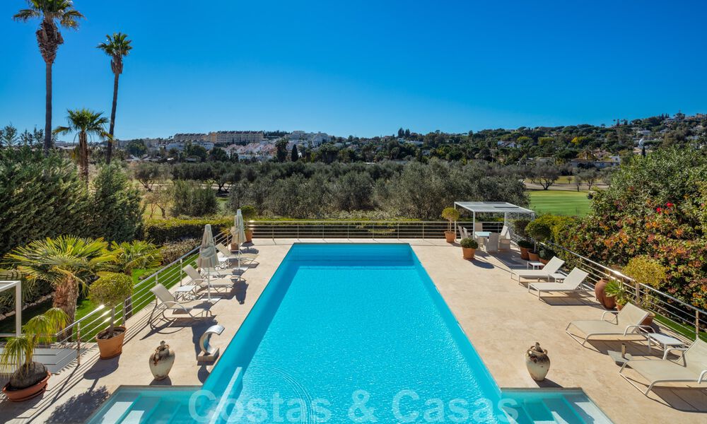 Villa de luxe contemporaine, très bien située, à vendre dans un quartier résidentiel sécurisé, au bord du golf de Las Brisas, à Nueva Andalucia, Marbella 39055
