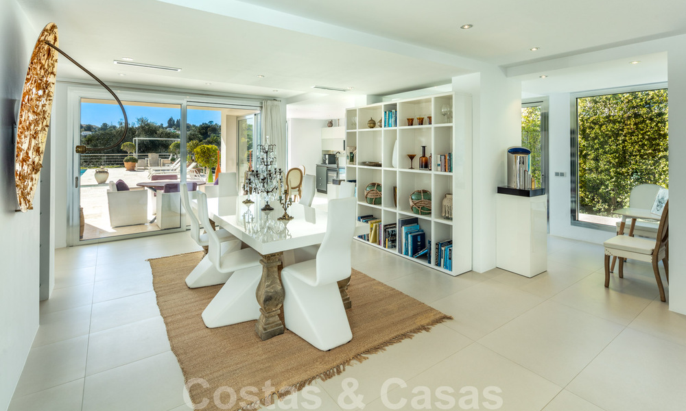 Villa de luxe contemporaine, très bien située, à vendre dans un quartier résidentiel sécurisé, au bord du golf de Las Brisas, à Nueva Andalucia, Marbella 39057