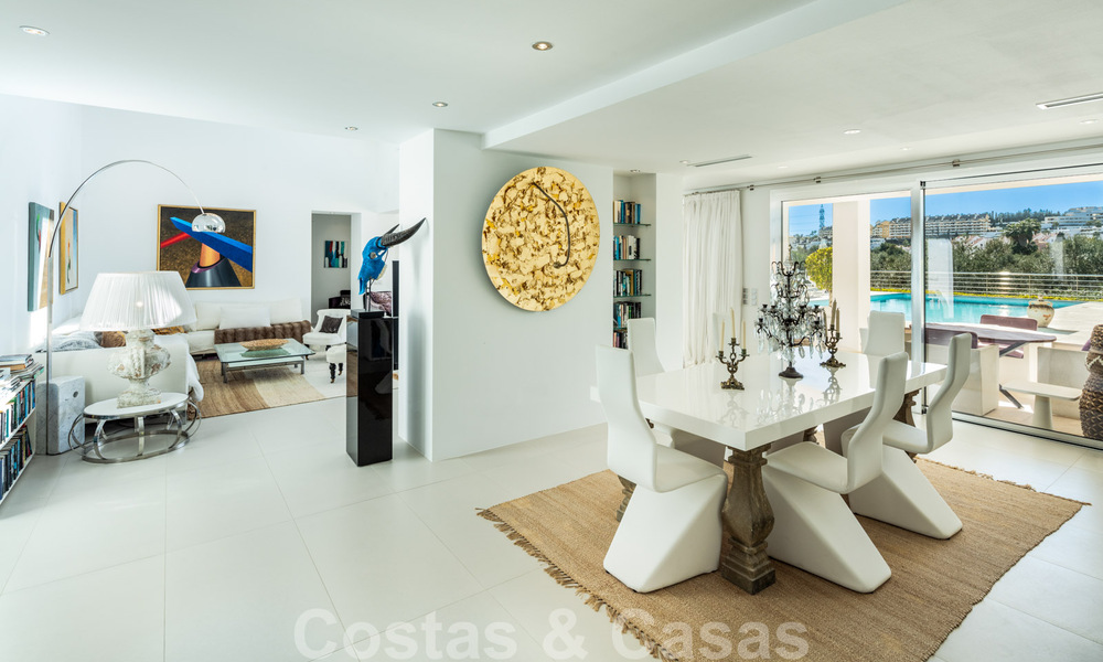 Villa de luxe contemporaine, très bien située, à vendre dans un quartier résidentiel sécurisé, au bord du golf de Las Brisas, à Nueva Andalucia, Marbella 39058