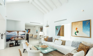 Villa de luxe contemporaine, très bien située, à vendre dans un quartier résidentiel sécurisé, au bord du golf de Las Brisas, à Nueva Andalucia, Marbella 39061 