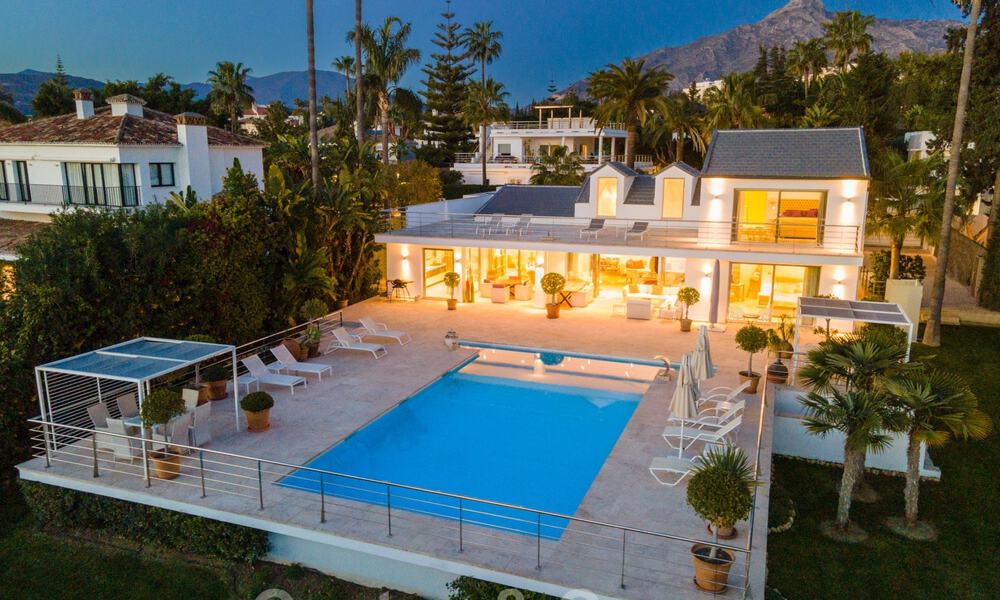 Villa de luxe contemporaine, très bien située, à vendre dans un quartier résidentiel sécurisé, au bord du golf de Las Brisas, à Nueva Andalucia, Marbella 39067