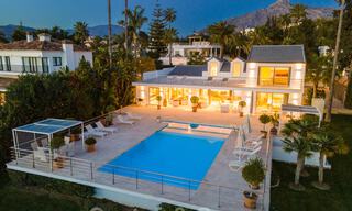 Villa de luxe contemporaine, très bien située, à vendre dans un quartier résidentiel sécurisé, au bord du golf de Las Brisas, à Nueva Andalucia, Marbella 39067 