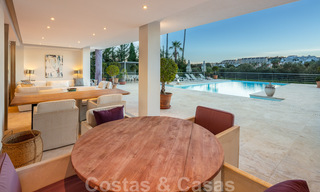 Villa de luxe contemporaine, très bien située, à vendre dans un quartier résidentiel sécurisé, au bord du golf de Las Brisas, à Nueva Andalucia, Marbella 39068 