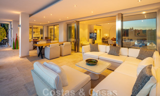 Villa de luxe contemporaine, très bien située, à vendre dans un quartier résidentiel sécurisé, au bord du golf de Las Brisas, à Nueva Andalucia, Marbella 39069 