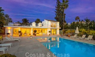 Villa de luxe contemporaine, très bien située, à vendre dans un quartier résidentiel sécurisé, au bord du golf de Las Brisas, à Nueva Andalucia, Marbella 39070 