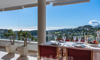 Penthouse contemporain à vendre avec vue panoramique sur la vallée et la mer, dans le quartier exclusif de Benahavis - Marbella 39106 
