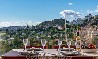 Penthouse contemporain à vendre avec vue panoramique sur la vallée et la mer, dans le quartier exclusif de Benahavis - Marbella 39107 