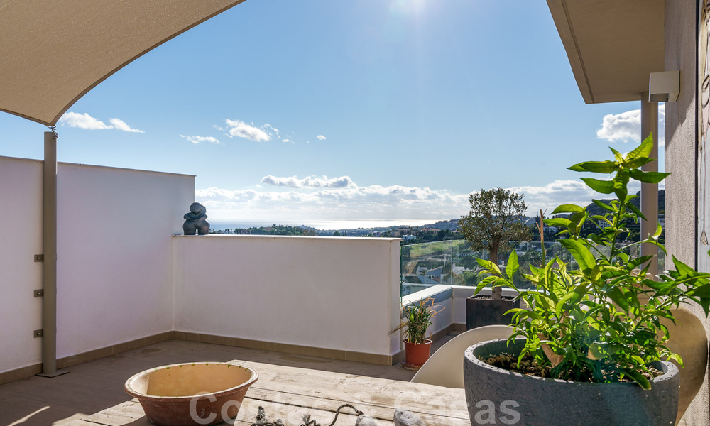 Penthouse contemporain à vendre avec vue panoramique sur la vallée et la mer, dans le quartier exclusif de Benahavis - Marbella 39123