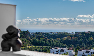 Penthouse contemporain à vendre avec vue panoramique sur la vallée et la mer, dans le quartier exclusif de Benahavis - Marbella 39124 