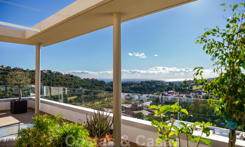 Penthouse contemporain à vendre avec vue panoramique sur la vallée et la mer, dans le quartier exclusif de Benahavis - Marbella 39125