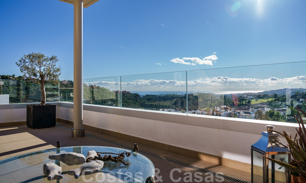 Penthouse contemporain à vendre avec vue panoramique sur la vallée et la mer, dans le quartier exclusif de Benahavis - Marbella 39126