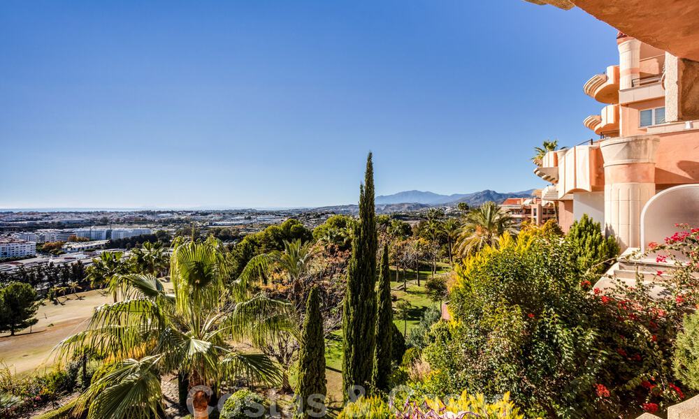 Vente d'un appartement spacieux avec vue panoramique sur la mer dans un resort de golf à Nueva Andalucia, Marbella 39142