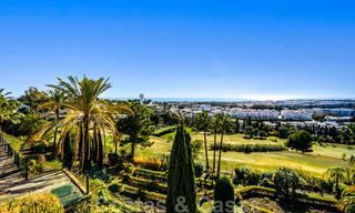 Vente d'un appartement spacieux avec vue panoramique sur la mer dans un resort de golf à Nueva Andalucia, Marbella 39143 