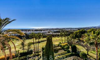 Vente d'un appartement spacieux avec vue panoramique sur la mer dans un resort de golf à Nueva Andalucia, Marbella 39144 