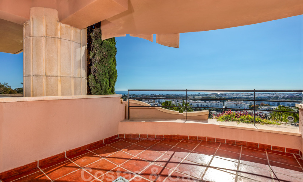 Vente d'un appartement spacieux avec vue panoramique sur la mer dans un resort de golf à Nueva Andalucia, Marbella 39145