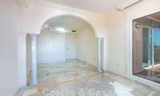 Vente d'un appartement spacieux avec vue panoramique sur la mer dans un resort de golf à Nueva Andalucia, Marbella 39148 